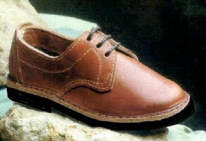 ZAPATO NIÑO BECERRO SUELA GOMA 22 AL 33.