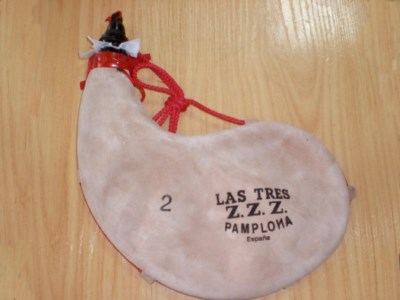 BOTA DE VINO TRES ZZZ PEZ CURVA-2L