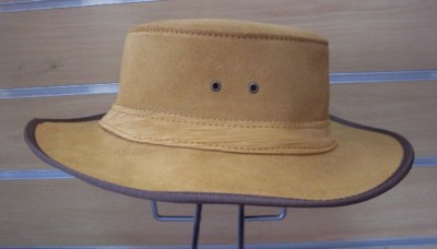 SOMBRERO ESPAÑOL EN SERRAJE AFELPADO